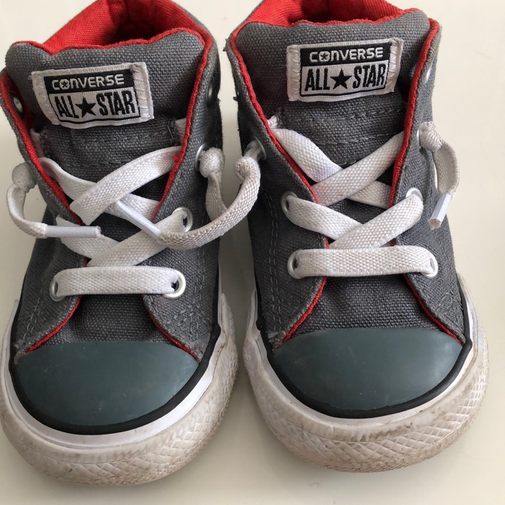 Size 6 toddler boy converse slip on high tops